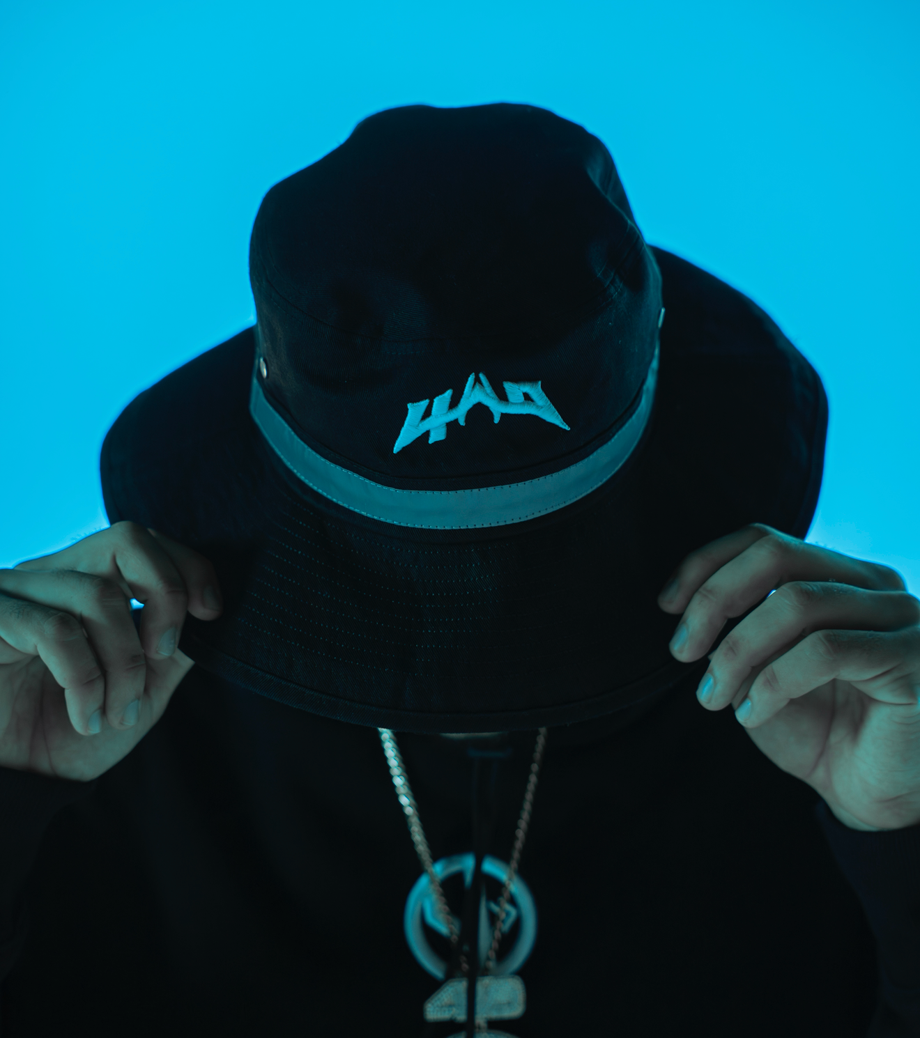 4WD 3D LOGO REFLECTIVE BUCKETHAT